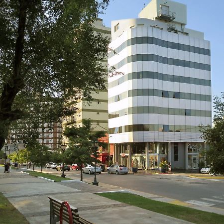Plaza Suites Campana Buitenkant foto