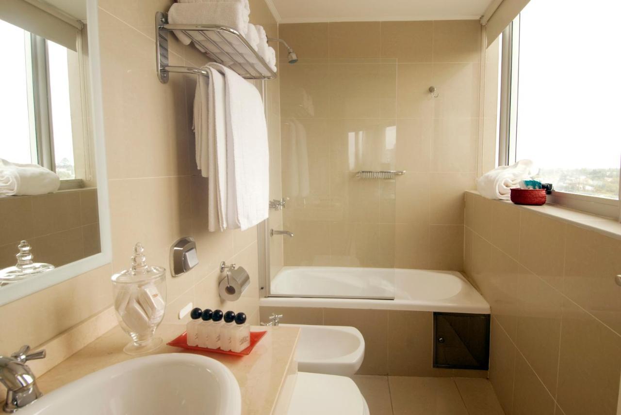 Plaza Suites Campana Buitenkant foto