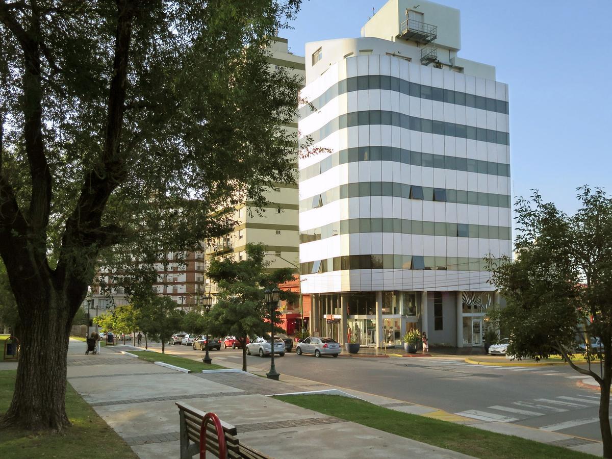 Plaza Suites Campana Buitenkant foto