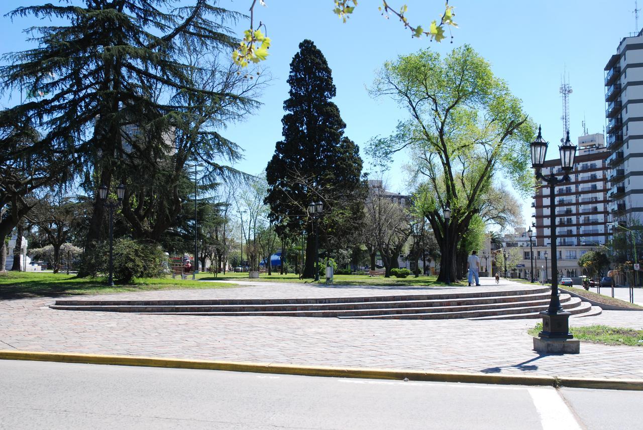 Plaza Suites Campana Buitenkant foto