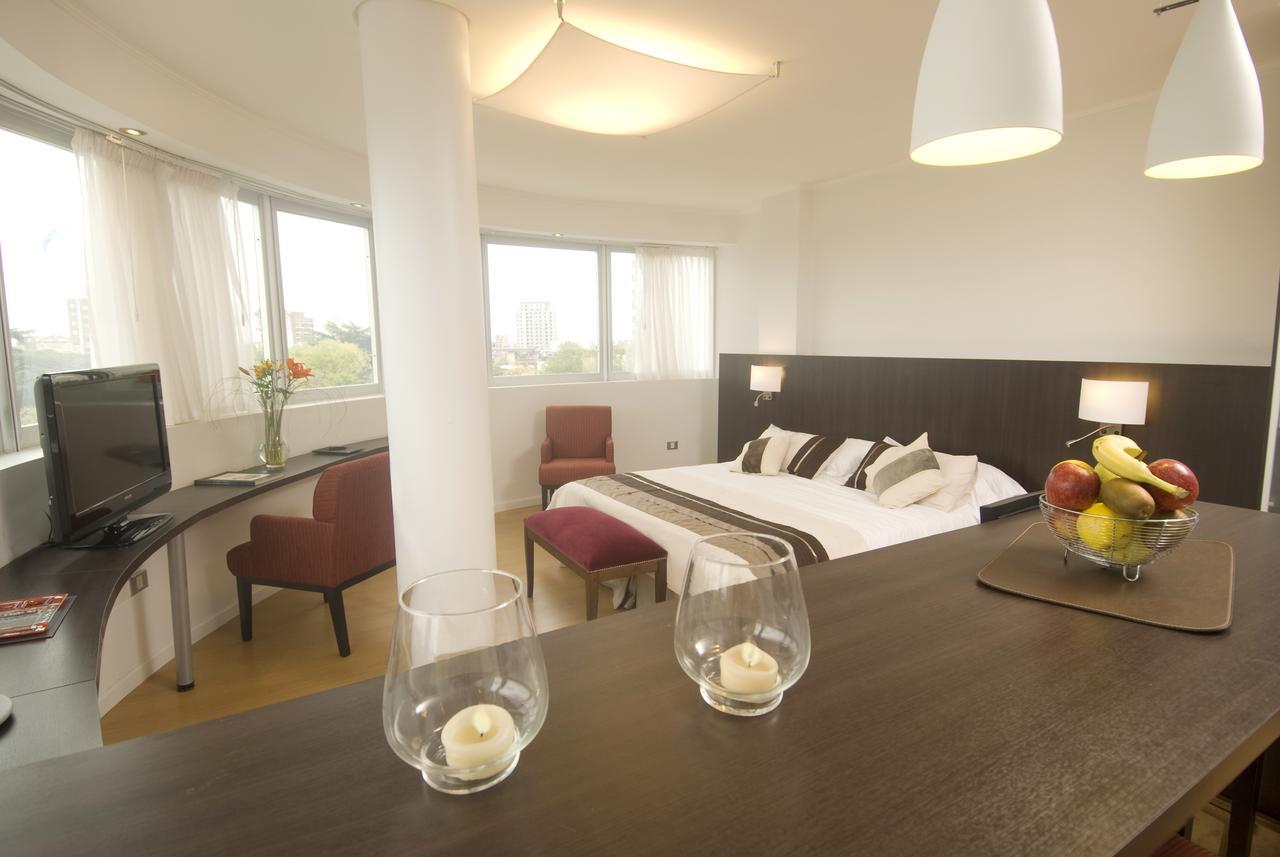 Plaza Suites Campana Buitenkant foto