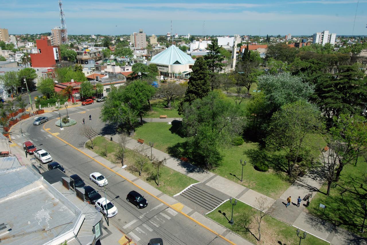 Plaza Suites Campana Buitenkant foto
